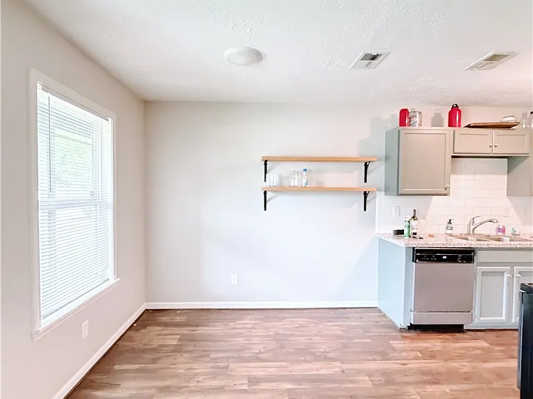 1207 Airline Dr — Photo 5