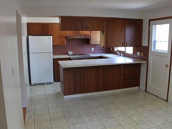 2nd image of 1815 NW Turner Dr #A