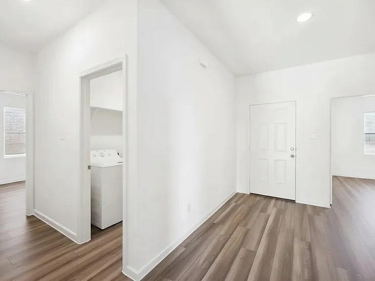 4713 Harlequin Dr — Photo 8
