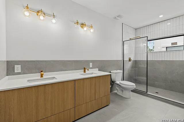 222 E Courtland Pl #1 — Photo 13