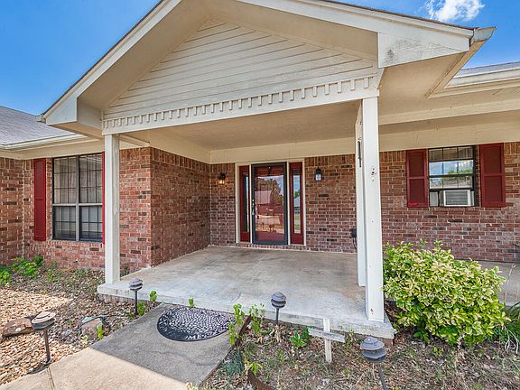 2nd image of 1007 Whippoorwill Ln