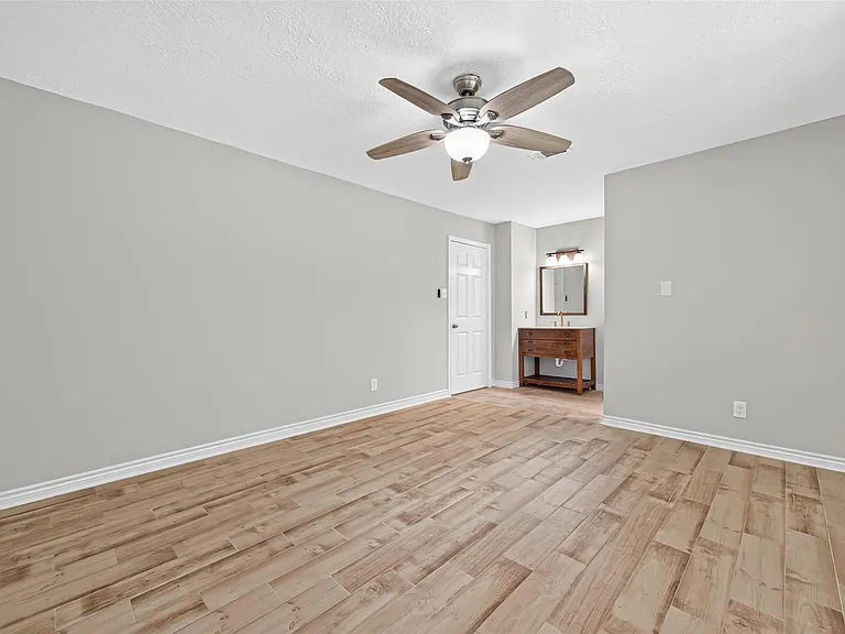 18747 Woodridge Dr — Photo 27