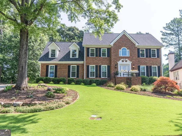 366 Coopers Pond Dr, Lawrenceville, GA 30044
