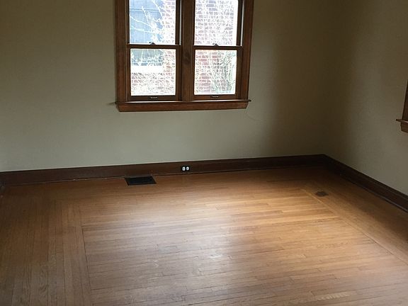 3rd image of 3172 Mozart Ave