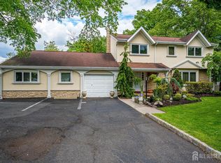 688 Grove Ave, Edison, NJ 08820