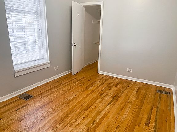 3rd image of 1514 N Honore St Unit 1B