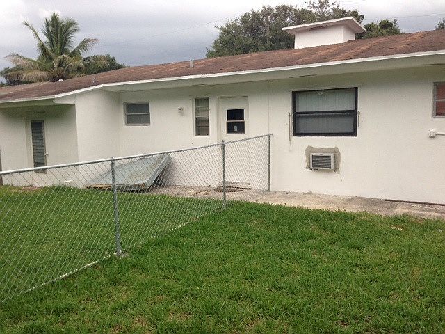1st image of 1372 NE 151st St