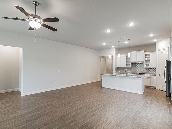 5th image of 218 Gulfton St