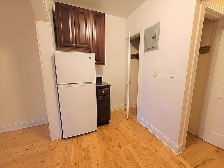 447 W 43rd St #3U — Photo 5
