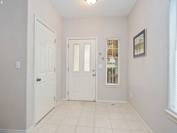 3rd image of 9613 NE Tenny Creek Dr