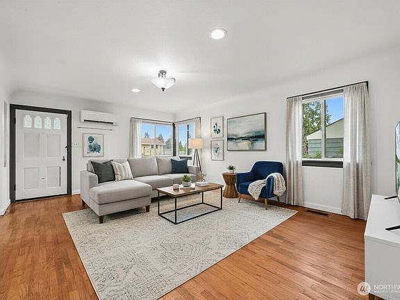 4th image of 1011 117th Street S