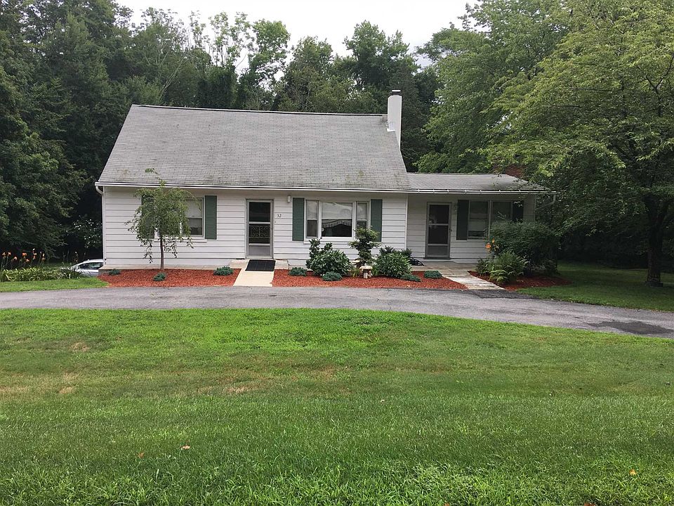 1st image of 32 Frances Dr