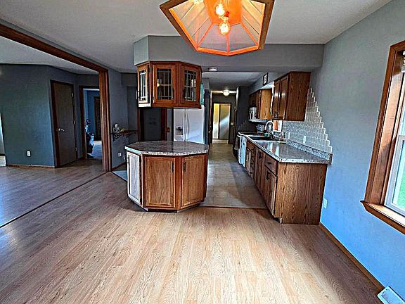 5th image of 119 Reinhart Dr