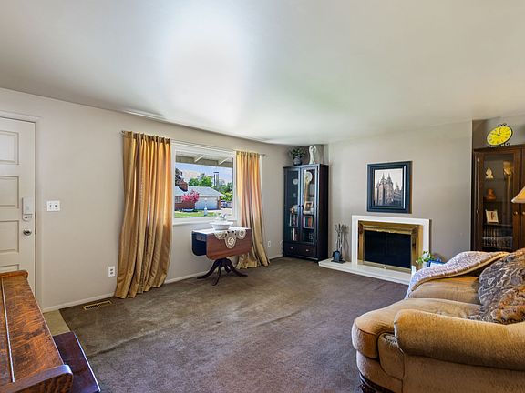3rd image of 463 N 800th St E