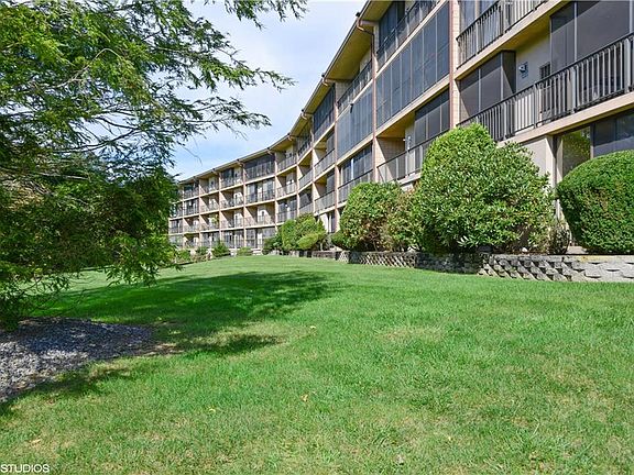 3rd image of 650 E Greenwich Ave #5L10