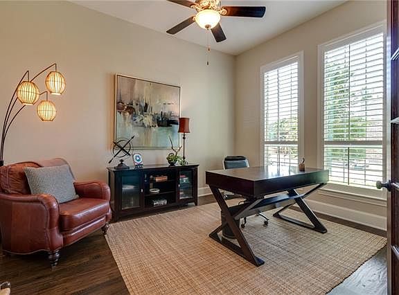 4th image of 660 Rock Springs Dr