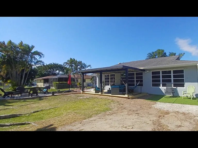1116 SE Menores Ave — Photo 4
