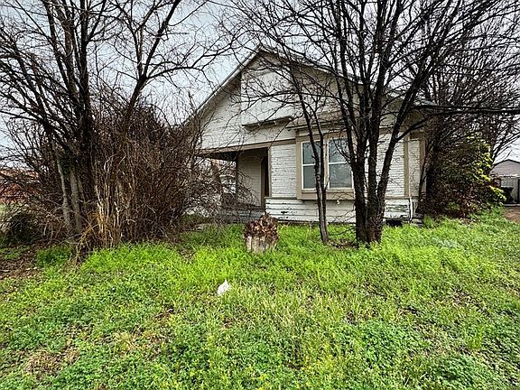 2nd image of 215 W Avenue B