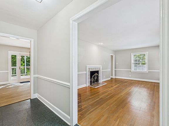 3rd image of 1103 Surry Dr