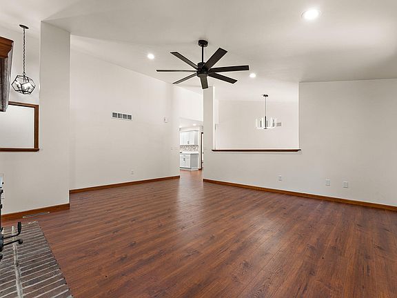 5th image of 1811 N Country Ln