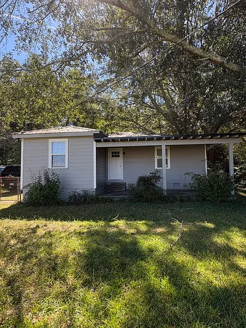 632 E McIntosh Rd