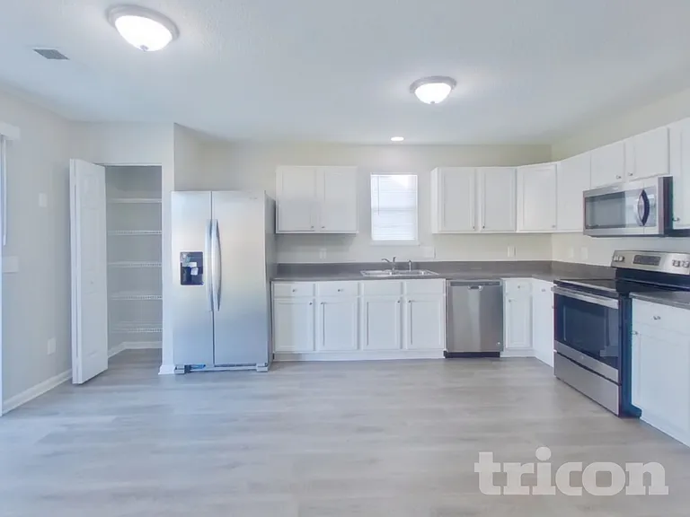 208 Denby Cir — Photo 5