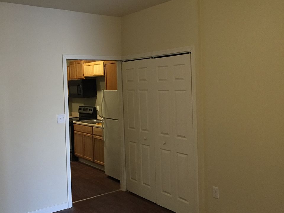 633 Emerald A Liv Rm_03312016