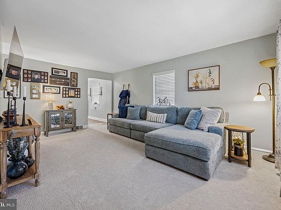 3rd image of 49 Loller Rd
