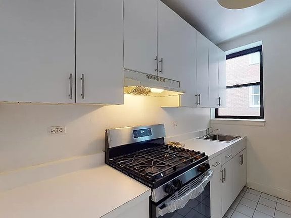4th image of 305 W 45th St APT 6A