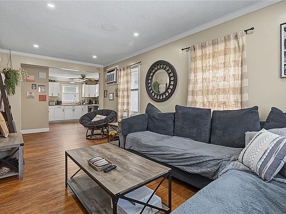 4th image of 348 Park Pl