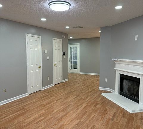 3rd image of 6817 Mahonia Pl