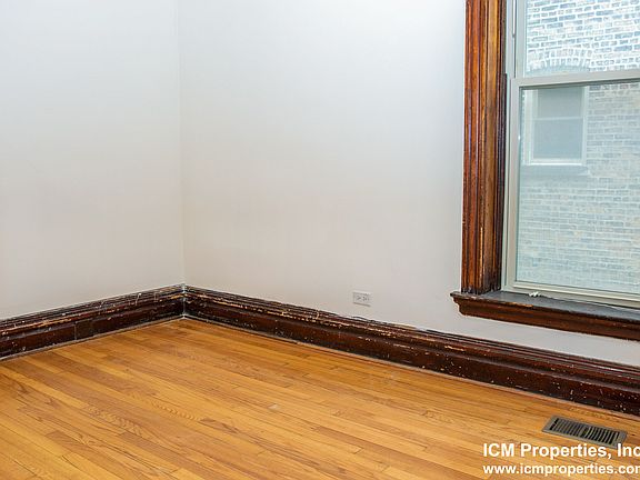 3rd image of 851 W Wellington Ave #851W-1