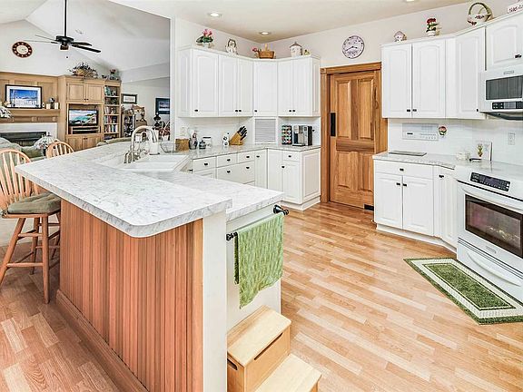 5th image of 51709 Clubhouse Dr