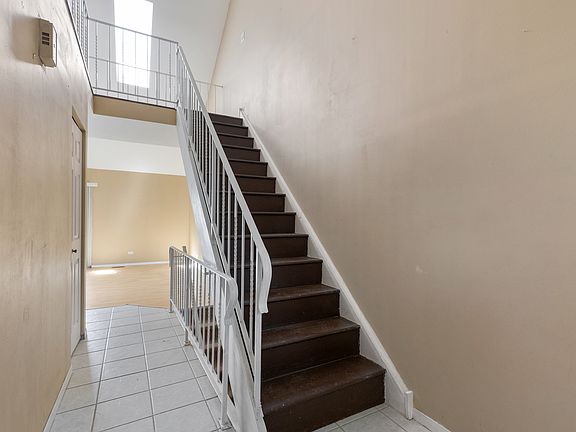 3rd image of 1482 N Gatewood Ave