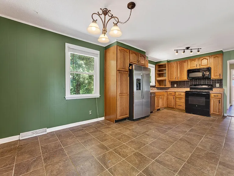 807 Pollard Rd — Photo 11