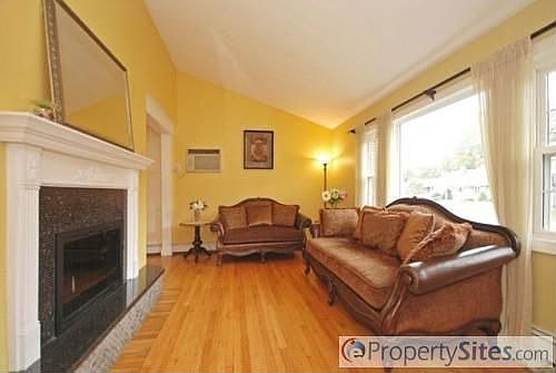 5th image of 428 Myrtle Ave