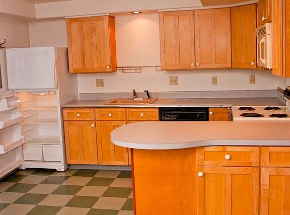 Full kitchen