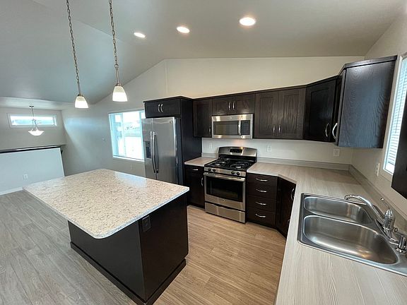 2nd image of 958 29th Ave W