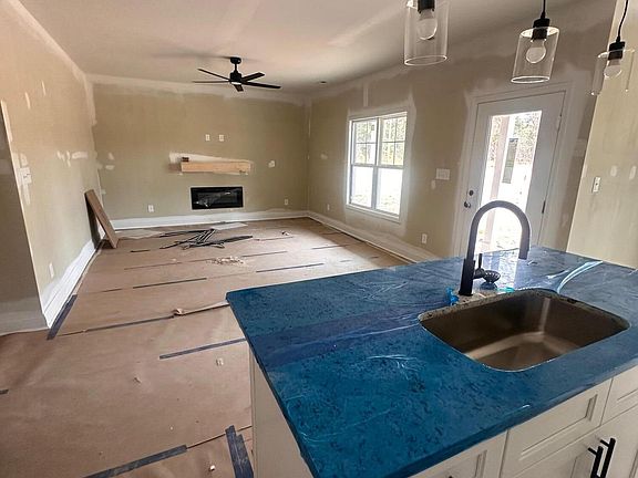 3rd image of 121 Merle Road