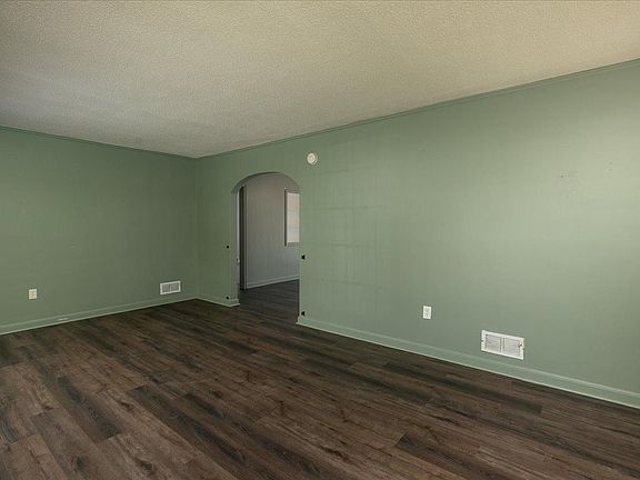 4th image of 1108 12th Ave NE