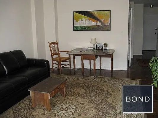 Rented by Bond New York | media 23