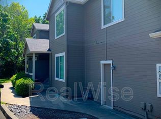 820 NE 8th St, Grants Pass, OR 97526
