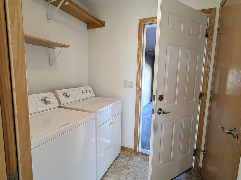 EntranEntrance from garage to kitchen.
