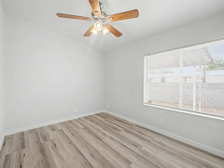 2728 W Smoketree St #4 — Photo 2