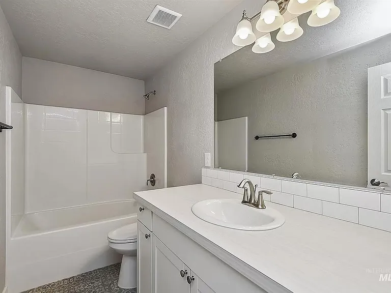 230 W Camellia Ave — Photo 8