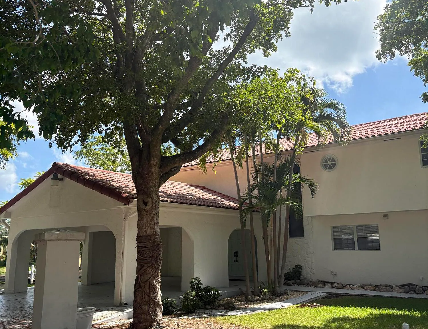 5 bed, 4.5 bath, 4346 sqft, $12,000 — Photo 1