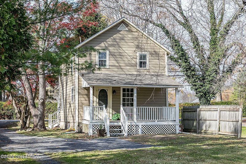 5th image of 3513 Main Street