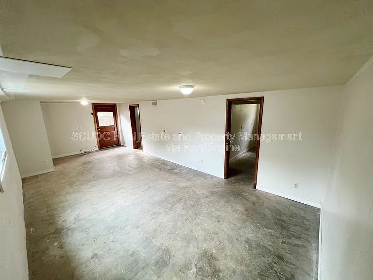2320 S Grand Ave — Photo 8