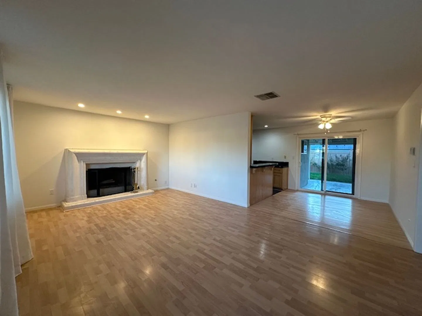 Stunning Simi Valley Home 4+2 home with RV Parking — Photo 2