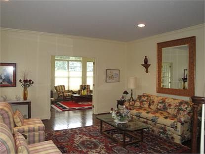 4th image of 13 Dogwood Dr